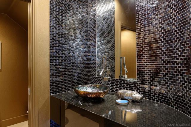 292 Bonair St, La Jolla CA: https://media.crmls.org/mediaz/503ca46d-2b8f-486d-b62b-fb156cd31307.jpg