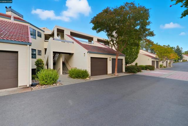 3711 Terra Granada Dr, Walnut Creek CA: https://media.crmls.org/mediaz/503cac78-7431-4976-baf0-af2f941a2707.jpg