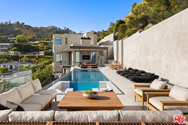 Image 16 of 50 For 1690 Doheny Drive