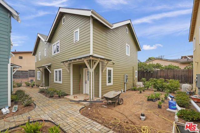 1317 Punta Gorda, Santa Barbara CA: https://media.crmls.org/mediaz/503e2f5a-c131-4f28-9489-d6ac72b67126.jpg