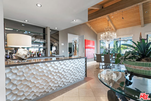 4 Trinity Court, Rancho Mirage CA: https://media.crmls.org/mediaz/503e7c21-83da-4132-b4ab-6eed654d642a.jpg