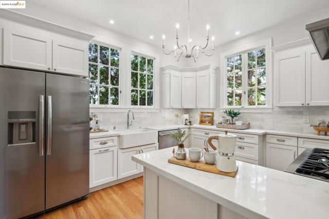 Image 18 of 56 For 858 Rosemount Rd
