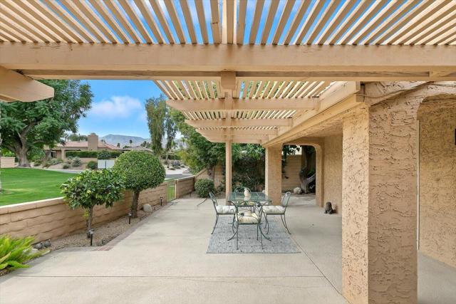 44509 Sorrento Court, Palm Desert CA: https://media.crmls.org/mediaz/503f9d12-460d-4883-bd0c-d7011ab27941.jpg