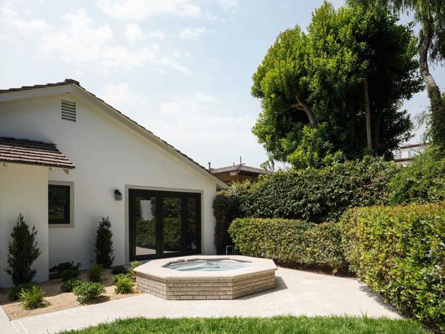 8965 Cliffridge Ave, La Jolla CA: https://media.crmls.org/mediaz/503fdc3e-ccef-4d6d-8fd5-88b0f6616dd4.jpg