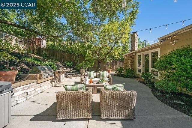 390 Castello Rd, Lafayette CA: https://media.crmls.org/mediaz/50400a38-58e4-40ce-a540-b80e89876d2b.jpg