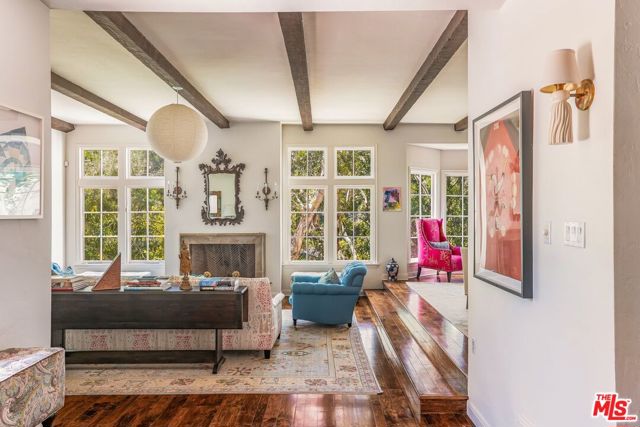11982 Brentridge Lane, Los Angeles CA: https://media.crmls.org/mediaz/50406807-8fa6-497a-ae0e-e072db000a95.jpg
