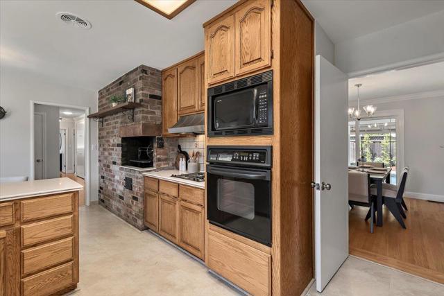 1480 Oakhurst Avenue, Los Altos CA: https://media.crmls.org/mediaz/5040cbf4-e871-462e-815f-5b85d64e2161.jpg