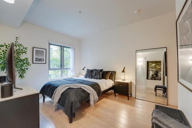 889 Date St, San Diego CA: https://media.crmls.org/mediaz/5040f119-5746-4a4e-b80d-aaaa74af98cb.jpg