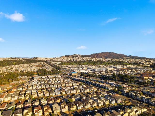 59 Weston Drive, Daly City CA: https://media.crmls.org/mediaz/5040f453-74ef-4d4e-b022-73fb1132df3f.jpg