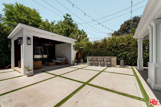 4469 Stern Avenue, Sherman Oaks CA: https://media.crmls.org/mediaz/504193b3-ee7d-457b-94d4-b6c1a1386cb5.jpg