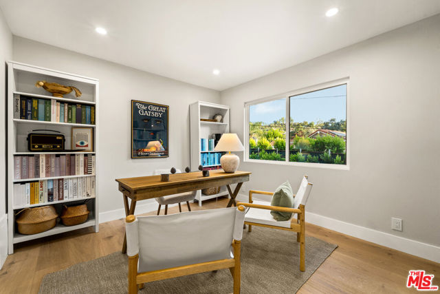 22824 Margarita Drive, Woodland Hills CA: https://media.crmls.org/mediaz/5041d4e0-d431-449e-94d6-1f267eb44e2a.jpg