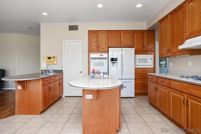 757 Marigold Way, San Marcos CA: https://media.crmls.org/mediaz/504245e6-4488-44de-87b4-94f41a6985aa.jpg