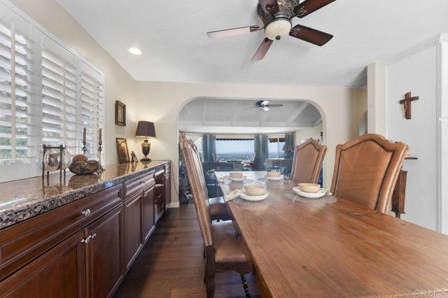 4331 Summit Drive, La Mesa CA: https://media.crmls.org/mediaz/50427e4f-e752-4447-9937-9a7a1f042a08.jpg