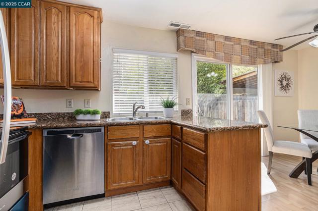 1897 Lynwood Dr, Concord CA: https://media.crmls.org/mediaz/504280fb-0952-4996-a8c7-7a13bd120f20.jpg