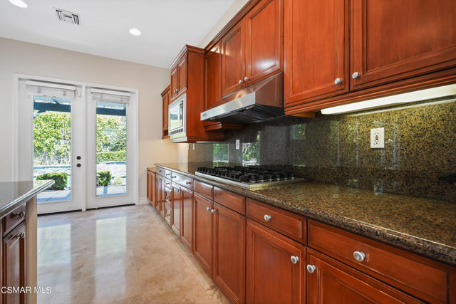 6077 Mandeville Place, Oak Park CA: https://media.crmls.org/mediaz/50428d1f-e0db-4e9c-bf71-778865994421.jpg