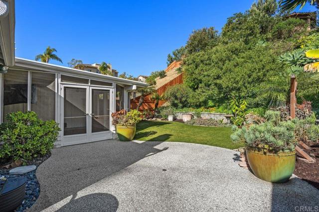 6804 Urubu Street, Carlsbad CA: https://media.crmls.org/mediaz/5042ba77-5ec6-4838-9ab2-1483283945a2.jpg
