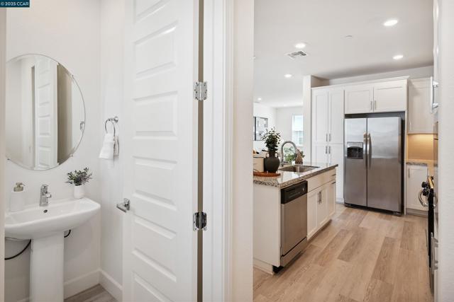 92 Zenith Cmn, Fremont CA: https://media.crmls.org/mediaz/504314ca-76ba-4e72-abd7-a85036da1c81.jpg