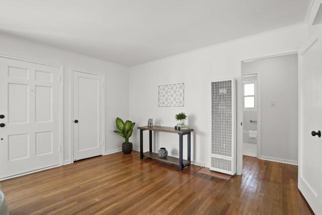 1016 E Santa Inez Avenue, San Mateo CA: https://media.crmls.org/mediaz/504327ea-6f87-49ec-86d7-51f5ce8ae987.jpg