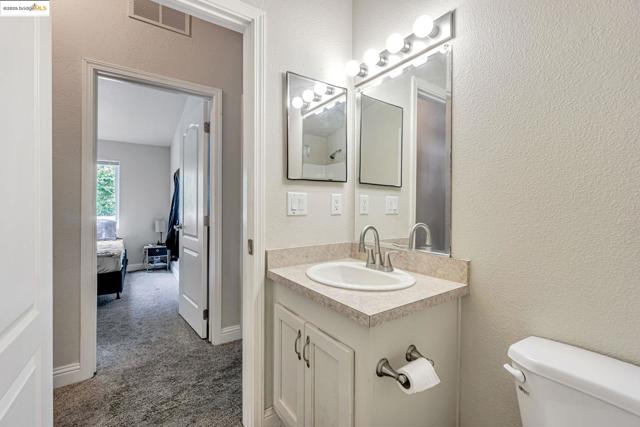 16711 Marsh Creek Rd, Clayton CA: https://media.crmls.org/mediaz/50435376-cb1b-4f2c-bbb6-2a11249402f7.jpg