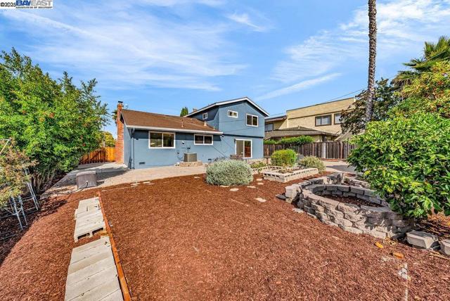 48346 Cottonwood St, Fremont CA: https://media.crmls.org/mediaz/5043974b-5434-4721-bdc9-52e2a40e8174.jpg