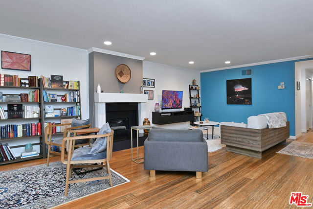 11687 Bellagio Road, Los Angeles CA: https://media.crmls.org/mediaz/50449970-4baa-43ef-b60a-b5e579fd4a47.jpg