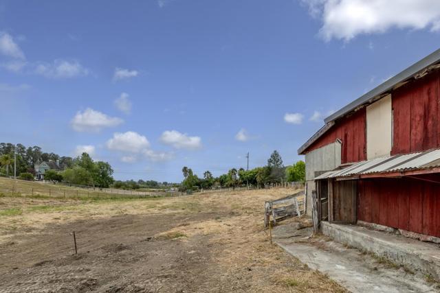 137 Whiting Road, Watsonville CA: https://media.crmls.org/mediaz/5044b16a-17b4-4816-8e23-a58502782fbe.jpg