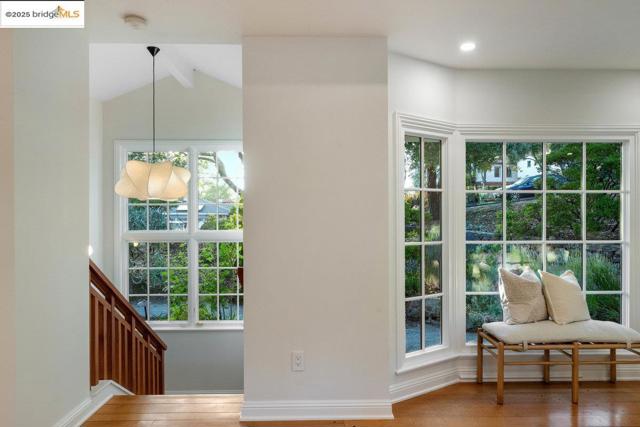 6452 Ascot Dr, Oakland CA: https://media.crmls.org/mediaz/5044bfa8-173f-4b9d-8bda-1d13a1bf4239.jpg