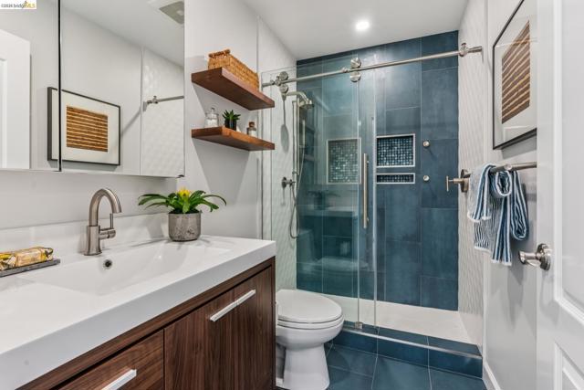 Image 24 of 51 For 5861 Bernhard Ave