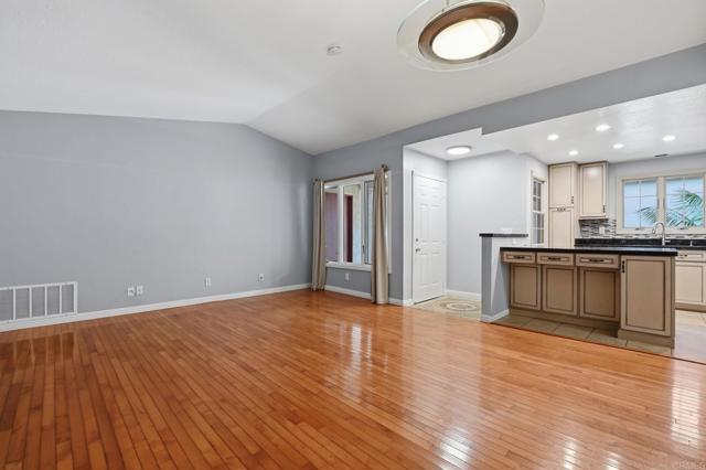 Detail Gallery Image 10 of 30 For 245 Smoke Tree Pl, Oceanside,  CA 92057 - 2 Beds | 2 Baths