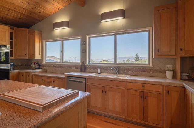 394 Mesa Road, Salinas CA: https://media.crmls.org/mediaz/5045668f-71cc-4877-9115-eb322433ad66.jpg