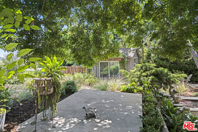 2027 Park Drive, Los Angeles CA: https://media.crmls.org/mediaz/50458857-a45e-4343-8120-0545a32f57f6.jpg