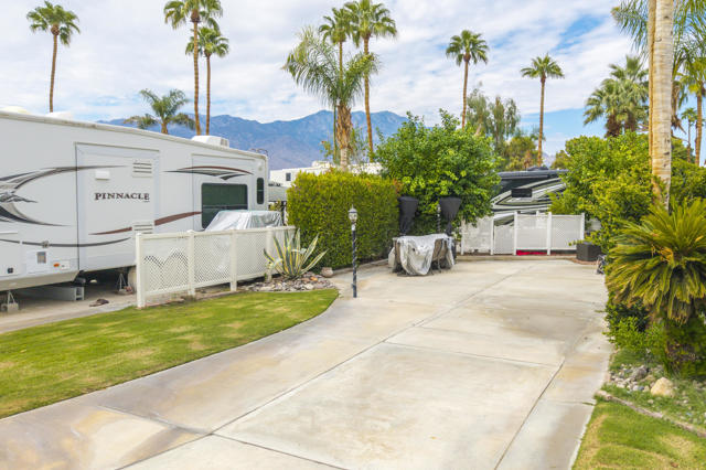 69411 Ramon Road, Cathedral City CA: https://media.crmls.org/mediaz/50460f54-8440-4e2a-be56-9f3c68896fdf.jpg