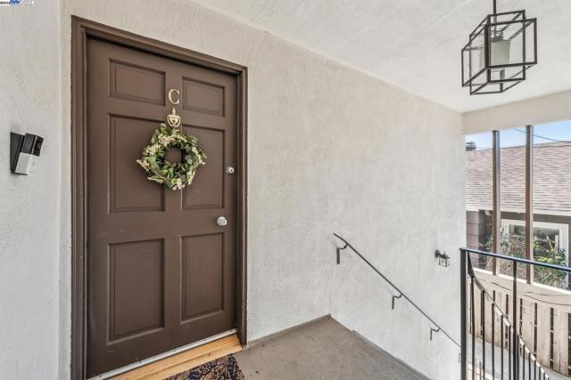 1233 Broadway, Alameda CA: https://media.crmls.org/mediaz/50474a02-12c8-4c03-96c8-420adb8e709c.jpg