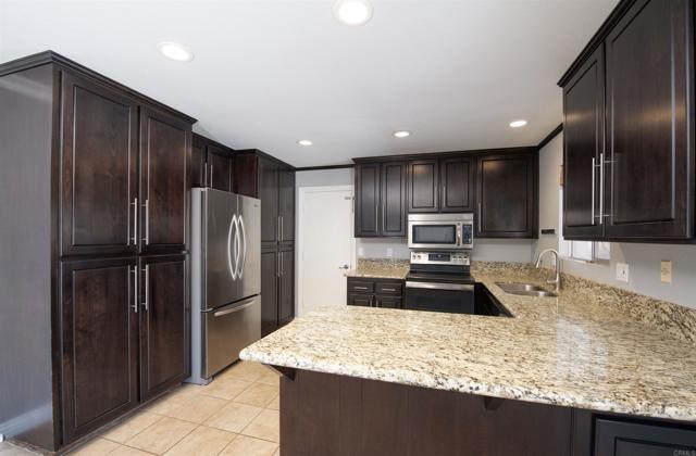 1355 Franklin Lane, Ramona CA: https://media.crmls.org/mediaz/5047b265-0b76-441e-bbe6-02d2bc8587d2.jpg