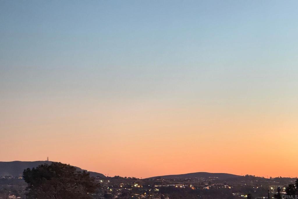 https://media.crmls.org/mediaz/50481ee8-f121-473a-9f35-5bc97126ef60.jpg?preset=X-Large