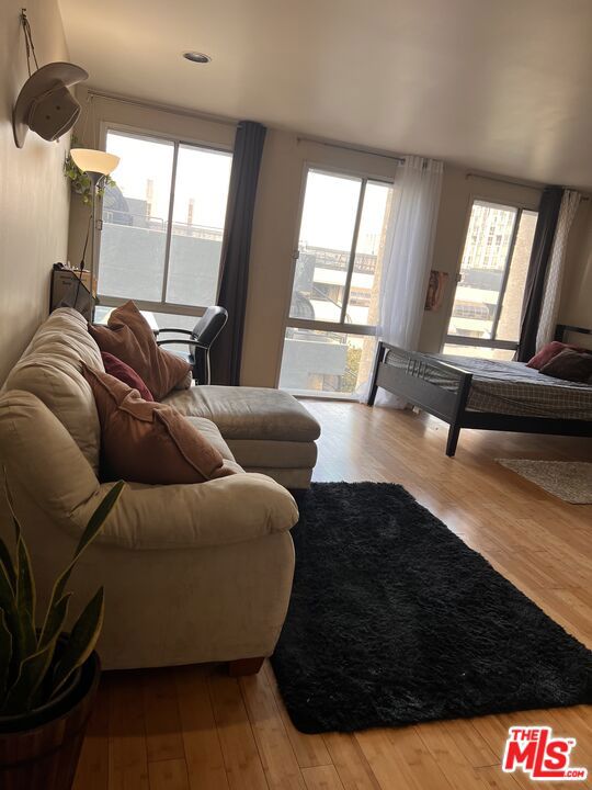 800 W 1st Street, Los Angeles CA: https://media.crmls.org/mediaz/5048d51e-ee76-43b0-8e06-2613589477a0.jpg