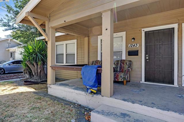 1241 Parker Ave, Tracy CA: https://media.crmls.org/mediaz/5049ebf9-5c6b-451d-a47e-95a689d3598b.jpg