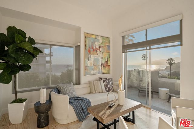 143 Ocean Avenue Ext, Santa Monica CA: https://media.crmls.org/mediaz/504a35b0-2102-42e4-a569-b91c2945b725.jpg