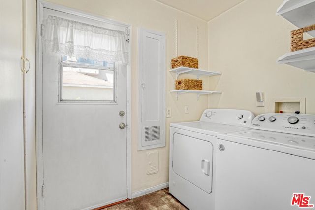 2577 Wellesley Avenue, Los Angeles CA: https://media.crmls.org/mediaz/504a5253-3d05-4b7f-9db0-ec40534b472c.jpg