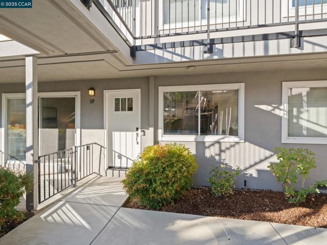 200 El Dorado Ave, Danville CA: https://media.crmls.org/mediaz/504ad7af-2470-422f-9626-cbe7a5c5e505.jpg