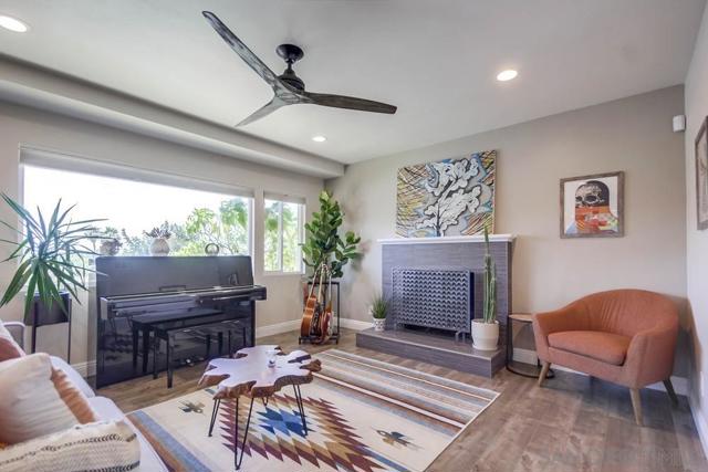 7832 Cinnabar Dr, La Mesa CA: https://media.crmls.org/mediaz/504b2422-e33e-4d3e-979e-36bc46d1d9e1.jpg