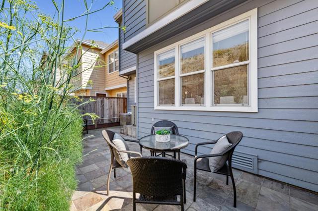 58 Pointe View Place, South San Francisco CA: https://media.crmls.org/mediaz/504b60e8-0821-4e3b-9988-ff05815954d8.jpg