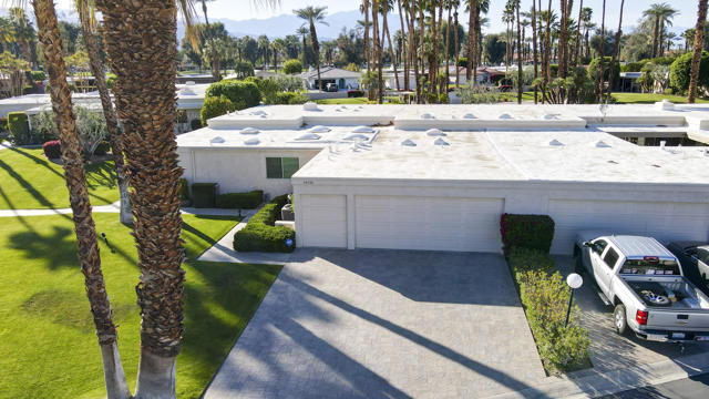 45735 Pawnee Road, Indian Wells CA: https://media.crmls.org/mediaz/504b6131-840a-4dab-bd36-49696565b4ce.jpg
