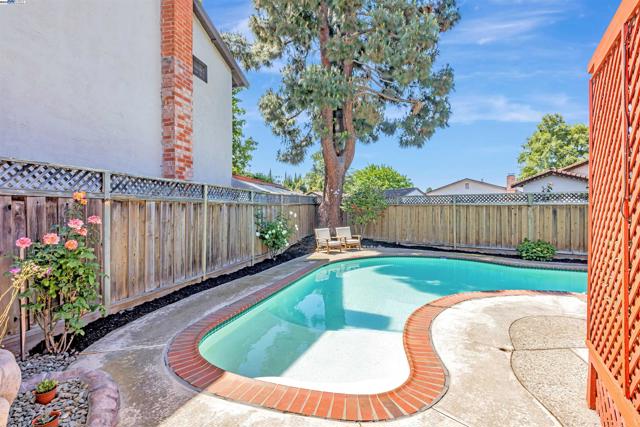 3335 Cornish Ct, Fremont CA: https://media.crmls.org/mediaz/504b7681-8168-4f81-a77d-6cf32f7ae23a.jpg