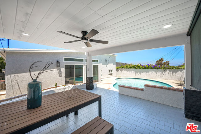 2733 Grand Summit Road, Torrance CA: https://media.crmls.org/mediaz/504ba5ae-1814-4f4b-ac68-60ffa5a501a5.jpg