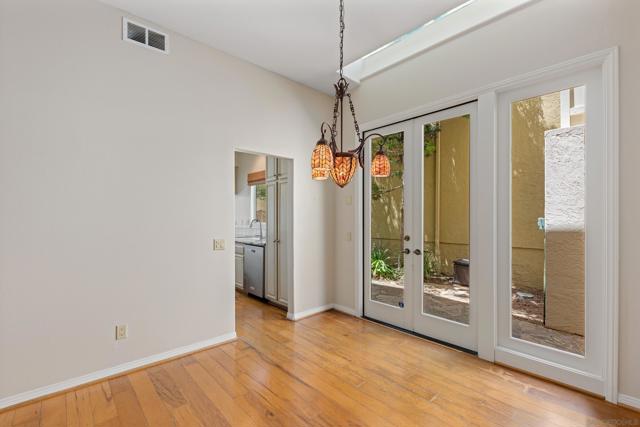1466 Caminito Solidago, La Jolla CA: https://media.crmls.org/mediaz/504bc6d4-1009-42ff-9ffd-c417956b37d6.jpg