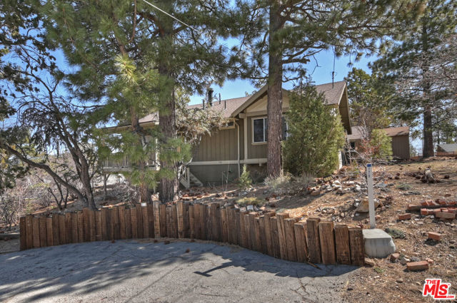 779 Villa Grove Avenue, Big Bear City CA: https://media.crmls.org/mediaz/504be667-f314-493b-bfe5-ad28d983d948.jpg