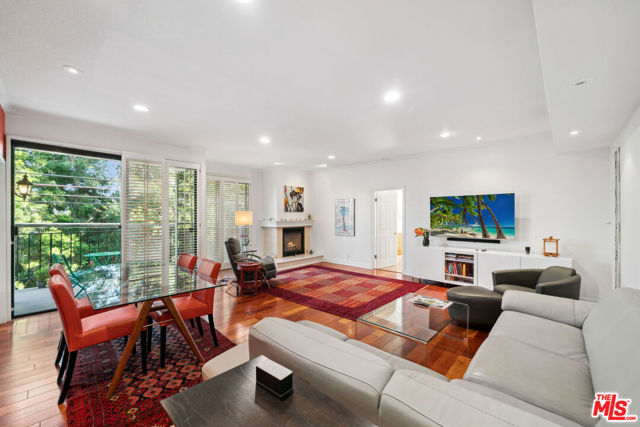 502 San Vicente Boulevard, Santa Monica CA: https://media.crmls.org/mediaz/504c01b7-1e9d-43ba-aa6c-341ddd2d07d7.jpg