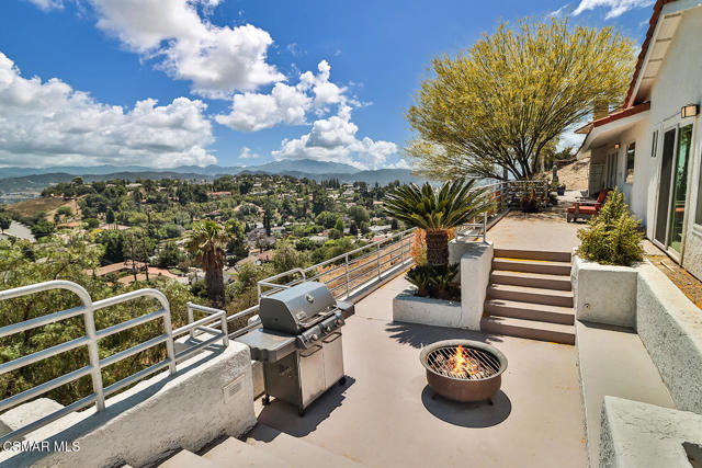 1117 Woodridge Avenue, Thousand Oaks CA: https://media.crmls.org/mediaz/504c508f-70eb-47c4-a903-456918c5f148.jpg