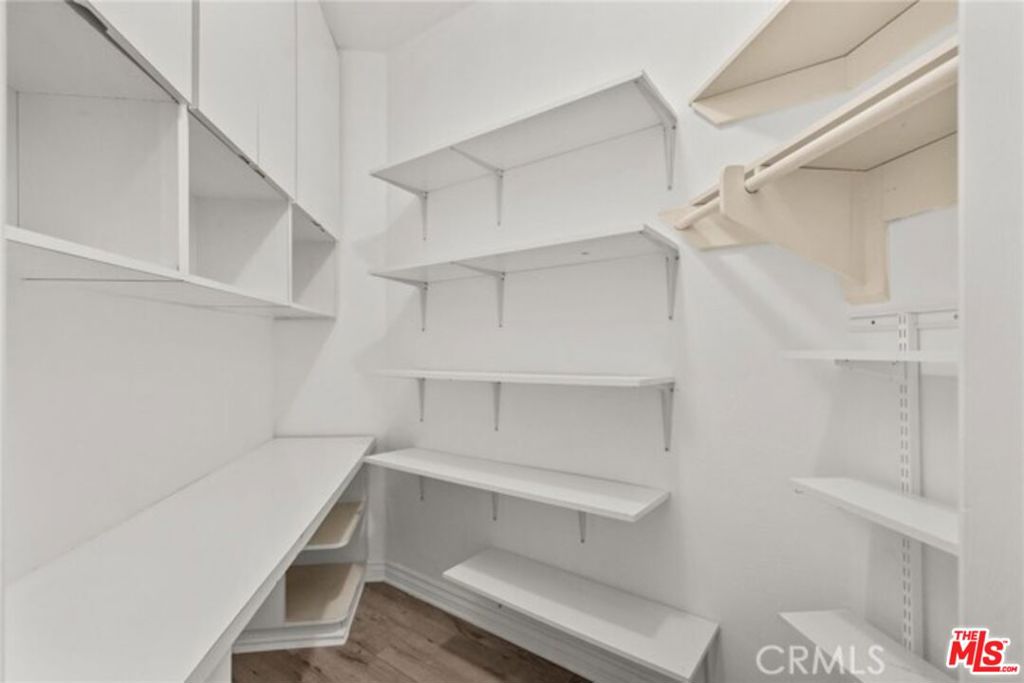 https://media.crmls.org/mediaz/504c516d-b8ad-4f61-b0a2-2a7b5c51ebf4.jpg?preset=X-Large